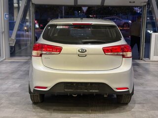 2015 Kia Rio III Рестайлинг, серебристый, 759000 рублей, вид 4