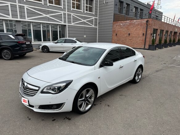 2014 Opel Insignia I Рестайлинг, белый, 1600000 рублей