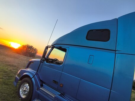 2003 Volvo VNL, синий, 4100000 рублей, вид 4