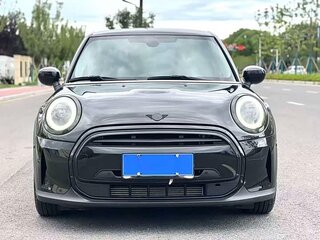 2022 Mini Hatch Cooper III (F55/F56) Рестайлинг 2, чёрный, 1870000 рублей, вид 2