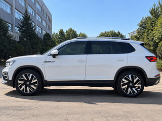 2023 Volkswagen Tayron I Рестайлинг, белый, 2345000 рублей, вид 3