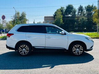 2016 Mitsubishi Outlander III Рестайлинг 2, белый, 1849000 рублей, вид 5