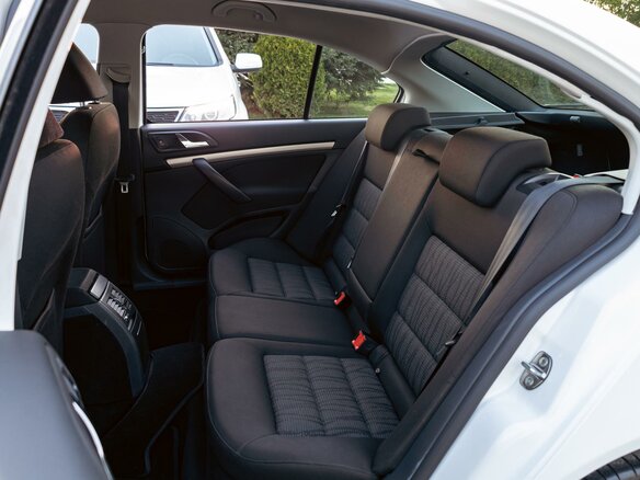 2011 Skoda Octavia DSG7 II (A5) Рестайлинг, белый - вид 16