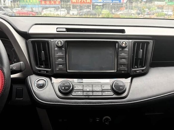 2018 Toyota RAV4 IV (XA40) Рестайлинг, белый, 1750000 рублей - вид 5