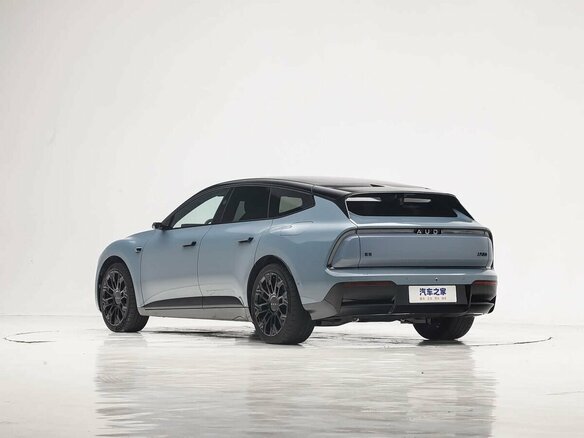 2026 Audi E5 83 kWh, голубой, 7620000 рублей - вид 2