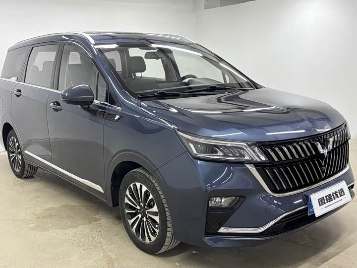 Открыть фотографии: Wuling Jiachen