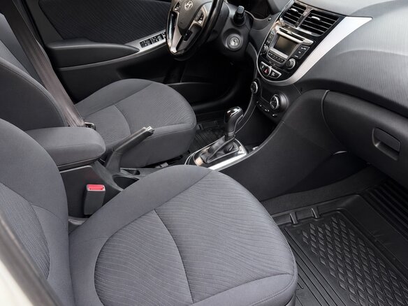 2016 Hyundai Solaris I Рестайлинг, белый, 1100000 рублей - вид 6