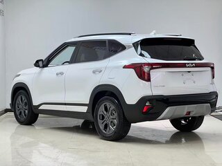2023 Kia Seltos I Рестайлинг, белый, 1950000 рублей, вид 4
