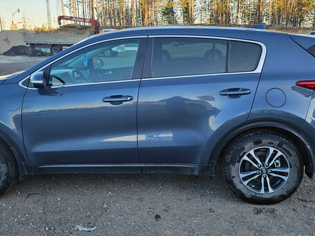 2018 Kia Sportage IV Рестайлинг, синий, 1850000 рублей, вид 2