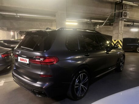2021 BMW X7 30d I (G07), серый, 8000000 рублей, вид 4