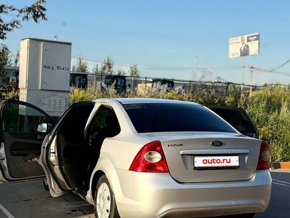 2009 Ford Focus II Рестайлинг, серебристый, 460000 рублей - вид 4