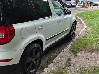 2017 Skoda Yeti I Рестайлинг, белый, 1400000 рублей, вид 4