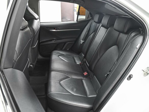 2022 Toyota Camry VIII (XV70) Рестайлинг, белый, 3075000 рублей - вид 8