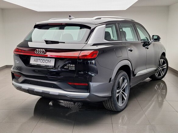 2026 Audi Q6 40 TFSI, чёрный, 7140000 рублей - вид 2