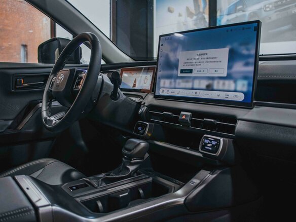 2026 Toyota RAV4 VI (XA60), синий - вид 13