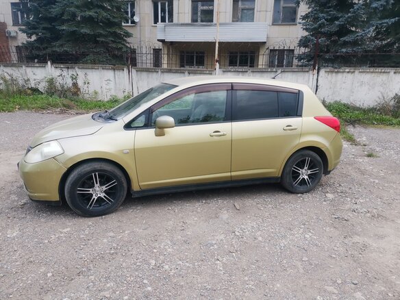 2004 Nissan Tiida I, серый, 390000 рублей - вид 3