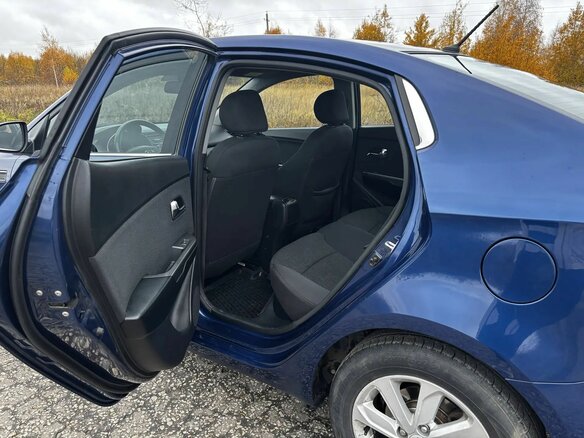2015 Kia Rio III Рестайлинг, синий, 950000 рублей - вид 15