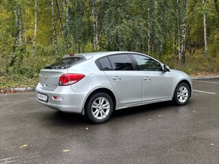 2013 Chevrolet Cruze I Рестайлинг, серебристый, 720000 рублей, вид 4