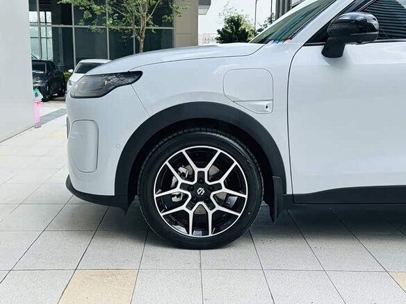 2026 Leapmotor A10 39.8 kWh, серебристый, 1580000 рублей - вид 22