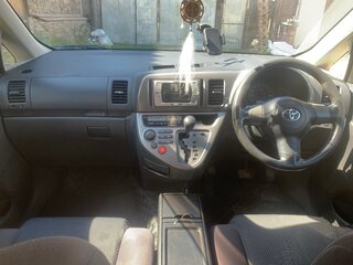 2004 Toyota Wish I, белый, 720000 рублей, вид 5