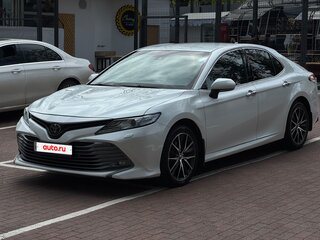 2018 Toyota Camry VIII (XV70), белый, 2100000 рублей, вид 1