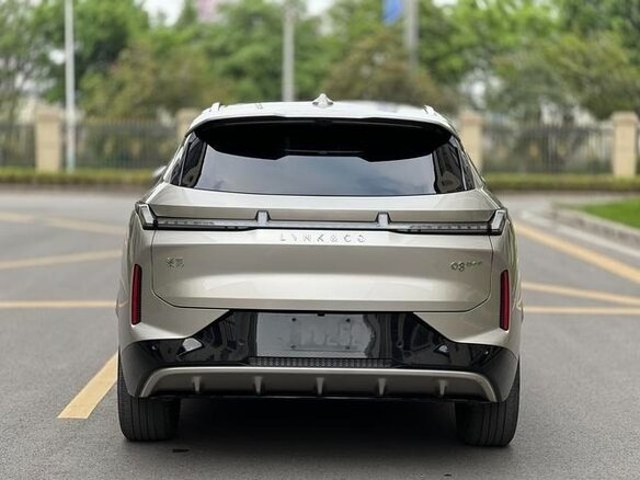 2024 Lynk & Co 08 21.2 kWh I, бежевый, 3300000 рублей - вид 7