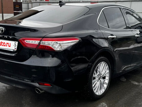 2020 Toyota Camry VIII (XV70), чёрный, 2850000 рублей, вид 3