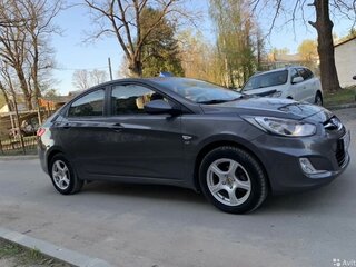 2013 Hyundai Solaris I, серый, 880000 рублей, вид 2