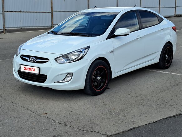 2011 Hyundai Solaris I, белый, 930000 рублей - вид 2