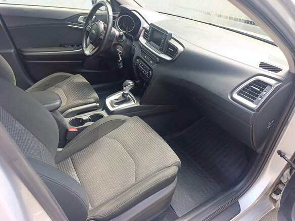 2018 Kia Ceed III, серебристый, 1650000 рублей - вид 5