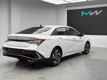 2023 Hyundai Elantra VII (CN7) Рестайлинг, белый, 1700000 рублей, вид 4