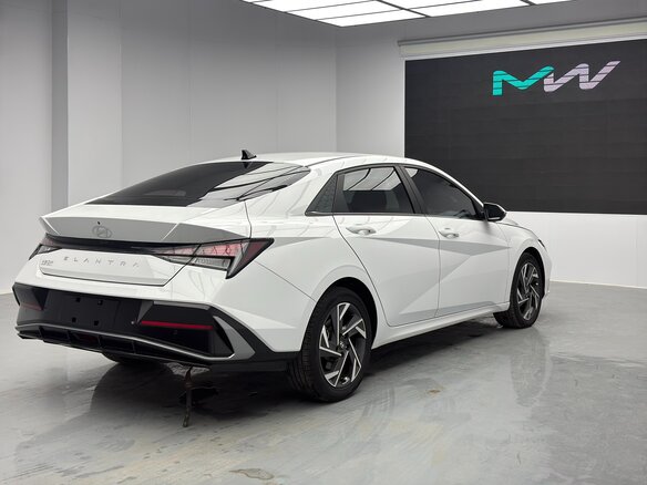 2023 Hyundai Elantra VII (CN7) Рестайлинг, белый, 1700000 рублей - вид 3