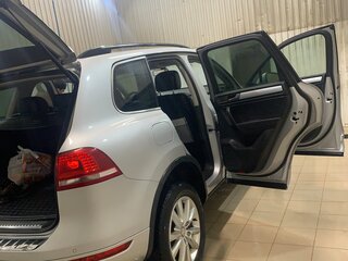 2012 Volkswagen Touareg II, серебристый, 1800000 рублей, вид 3