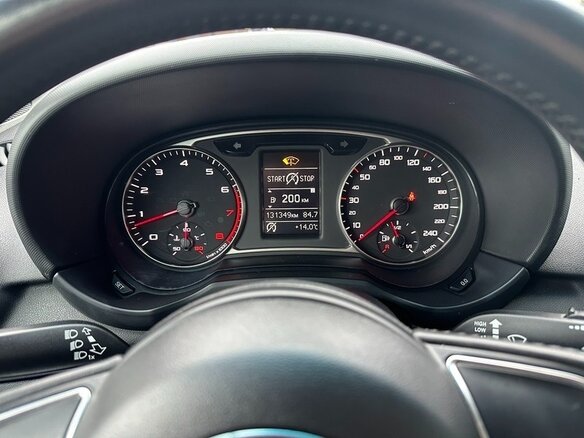2013 Audi A1 I (8X), белый, 950000 рублей - вид 6