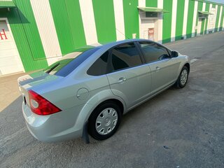 2010 Ford Focus II Рестайлинг, серебристый, 850000 рублей, вид 3