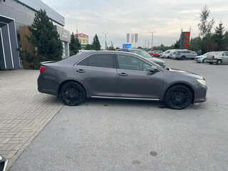 2012 Toyota Camry VII (XV50), серебристый, 1299000 рублей, вид 4