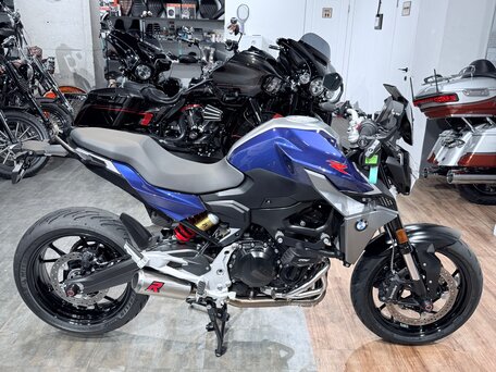 2020 BMW F 900 R, серебристый, 999000 рублей, вид 2