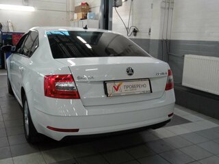 2018 Skoda Octavia III (A7) Рестайлинг, белый, 1350000 рублей, вид 4