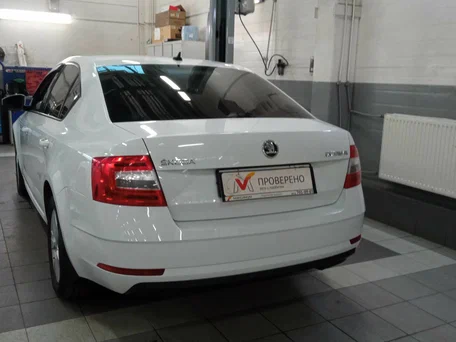 2018 Skoda Octavia III (A7) Рестайлинг, белый, 1350000 рублей, вид 4
