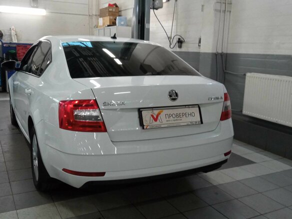 2018 Skoda Octavia III (A7) Рестайлинг, белый, 1350000 рублей - вид 3
