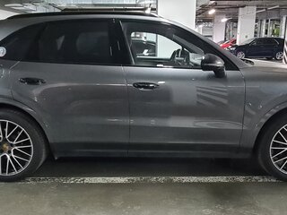 2019 Porsche Cayenne III, серый, 5400000 рублей, вид 3