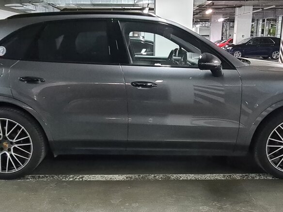 2019 Porsche Cayenne III, серый, 4900000 рублей - вид 2