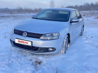 2013 Volkswagen Jetta VI, серебристый, 900000 рублей, вид 3