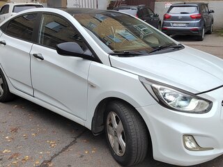 2013 Hyundai Solaris I, белый, 900000 рублей, вид 2