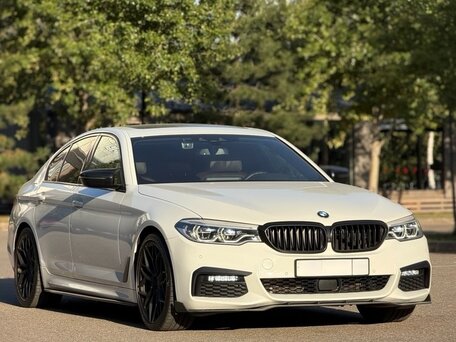 2020 BMW 5 серии 530i xDrive VII (G30/G31/G38), белый, 5000000 рублей, вид 3