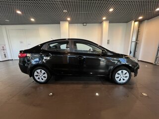 2013 Kia Rio III, чёрный, 720000 рублей, вид 2