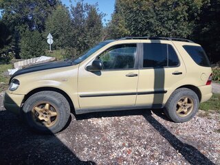 1998 Mercedes-Benz M-Класс 320 I (W163), бежевый, 375000 рублей, вид 3