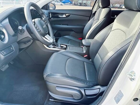 2022 Kia K3 II (China Market) Рестайлинг, белый - вид 7