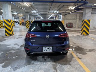 2017 Volkswagen Golf VII Рестайлинг, синий, 1580000 рублей, вид 5