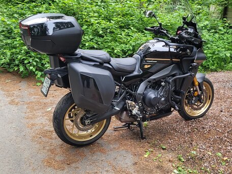 2023 Yamaha MT-09 Tracer (FJ-09), чёрный, 1499999 рублей, вид 2